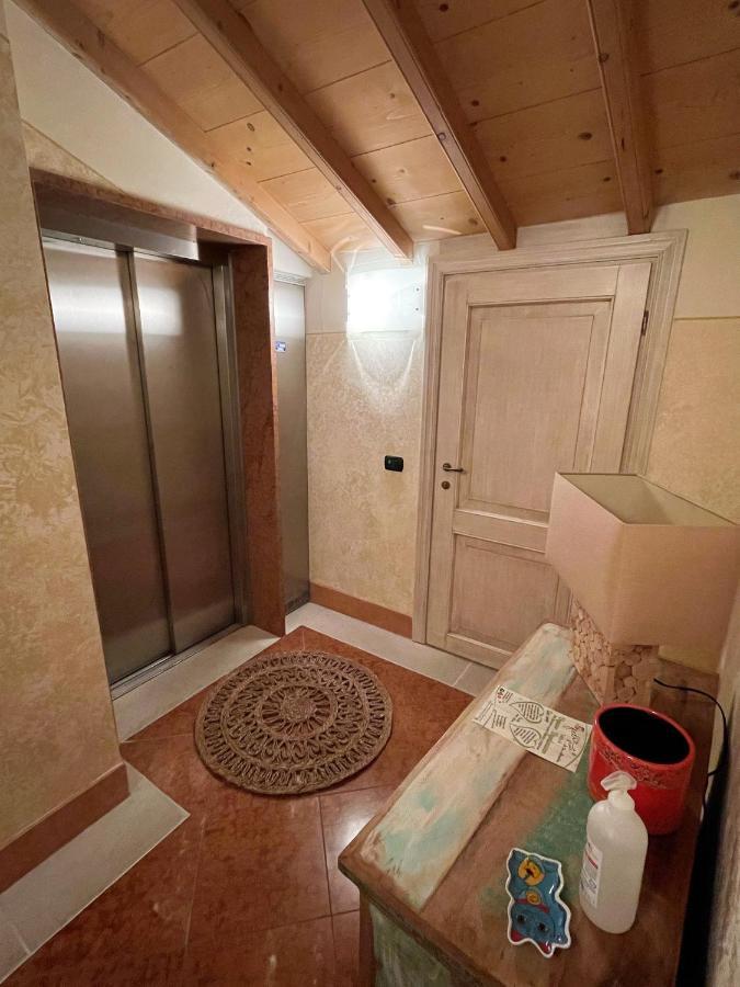 Апартаменты Attic 1 Centro Storico Пескьера-дель-Гарда Экстерьер фото