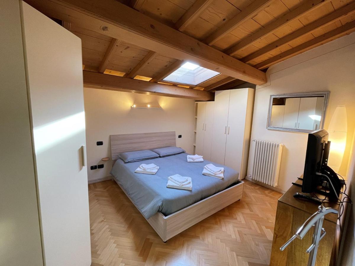 Апартаменты Attic 1 Centro Storico Пескьера-дель-Гарда Экстерьер фото